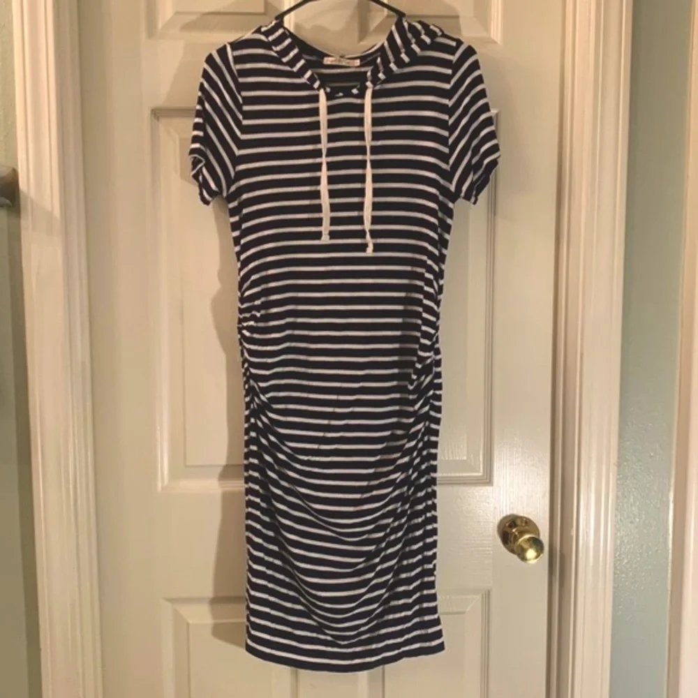 Adorable HEART & HIPS Hoodie Dress - Picture 3 of 13